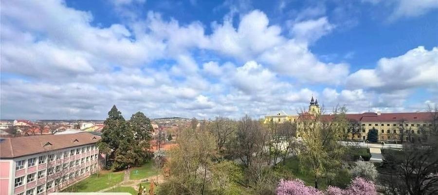 Apartament cu 2 camere decomandat în Dacia
