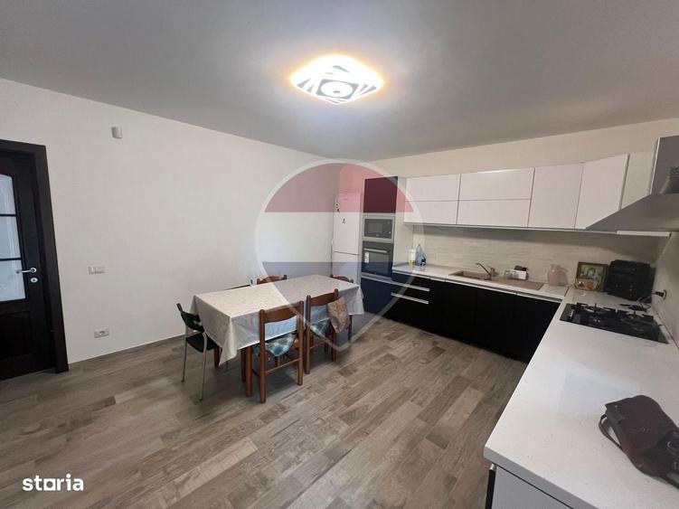 Casă cu 4 camere cu Teren 300 Mp în Central