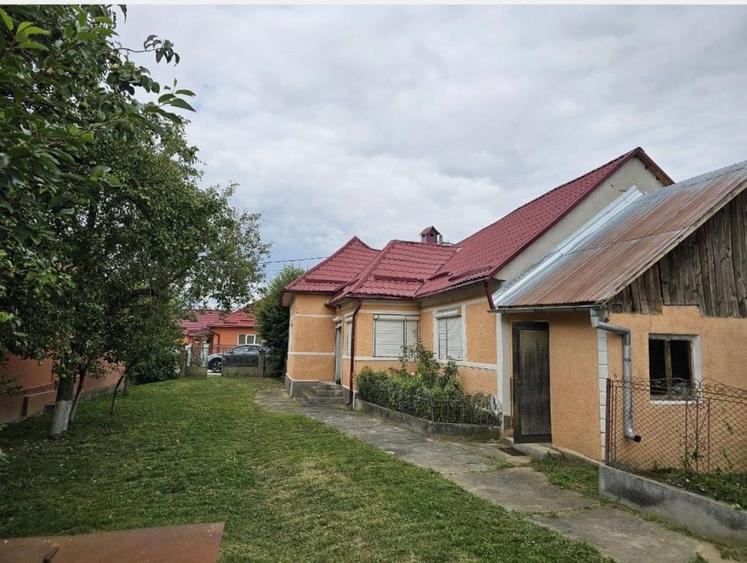 Casă individuală cu 4 camere cu Canalizare în Exterior Sud