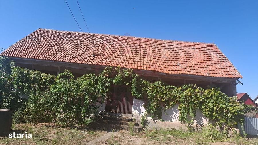 Casă cu 3 camere decomandat în Central