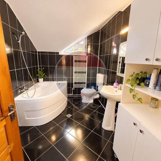 Duplex cu 8 camere cu Teren 630 Mp în Central