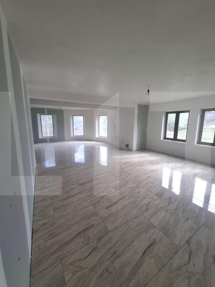 Casă individuală cu 7 camere cu Teren 1045 Mp în Central