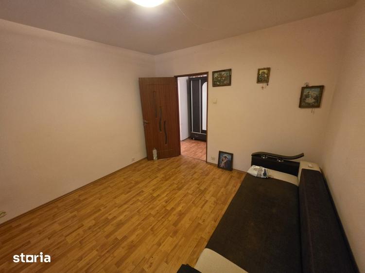 Apartament cu 3 camere decomandat în Dristor