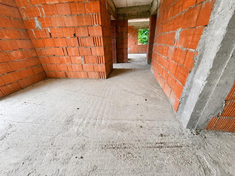 Casă individuală cu 6 camere cu Teren 1294 Mp în Olanu