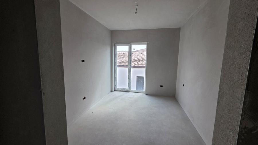 Duplex cu 4 camere cu Canalizare în Dumbrăvița