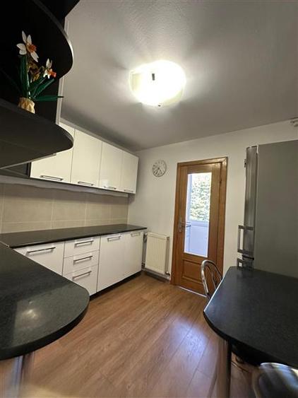 Apartament cu 3 camere decomandat, mobilat în Fabric