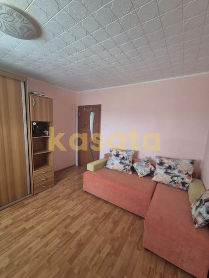 Apartament cu 3 camere semidecomandat, mobilat în Drumul Taberei