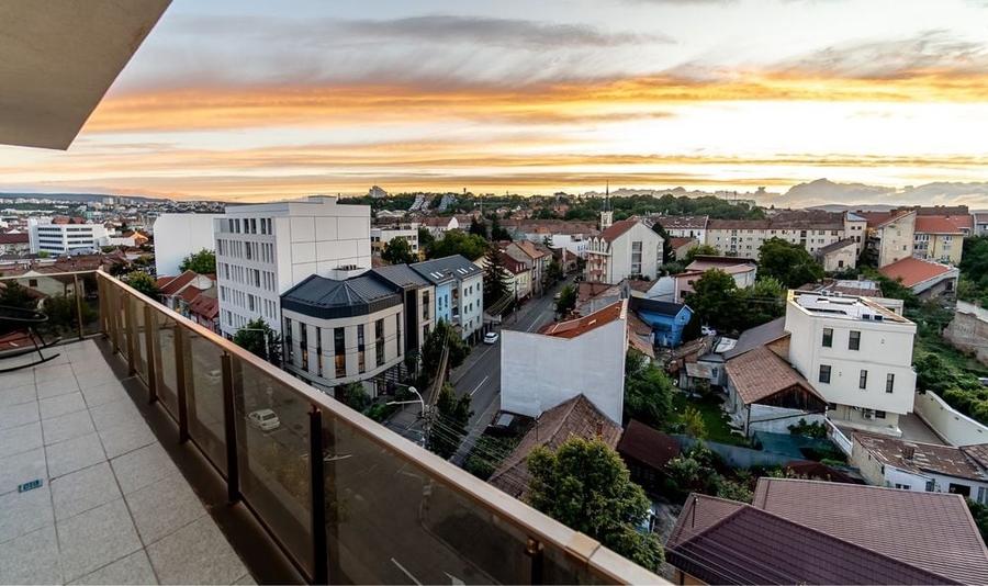 Apartament cu 3 camere decomandat în Central