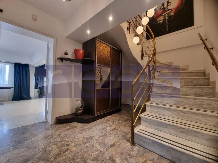 Penthouse cu 3 camere decomandat, mobilat în Unirii