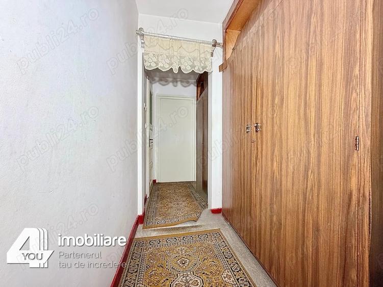 Apartament cu 4 camere decomandat în Boul Roșu