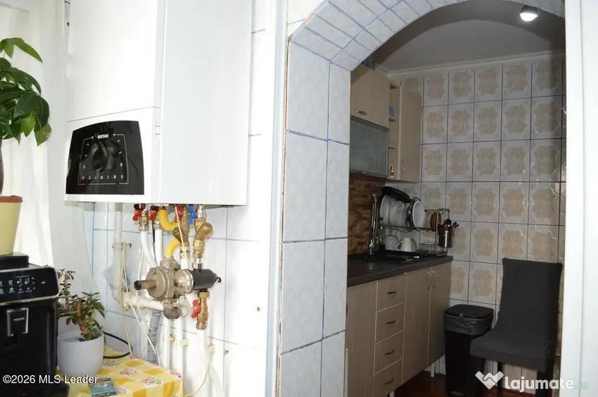 Apartament cu 3 camere decomandat, mobilat în Popa Șapcă
