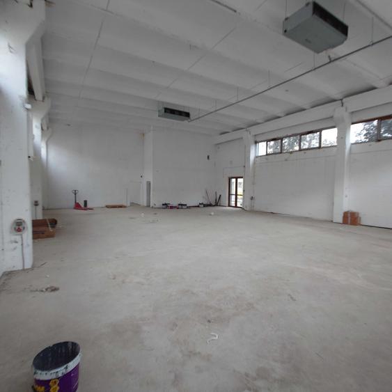 Spațiu comercial, de 320 mp, în Freidorf