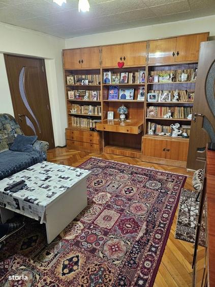 Apartament cu 4 camere semidecomandat în Central