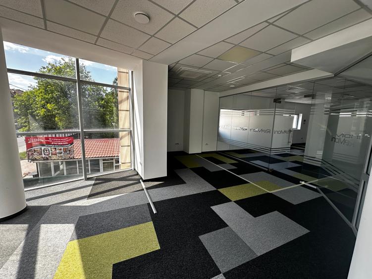 Spațiu comercial, de 220 mp, în Podu Roș