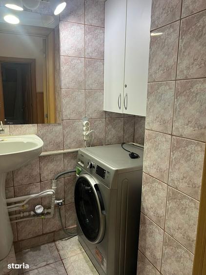 Apartament cu 3 camere decomandat în Calea București