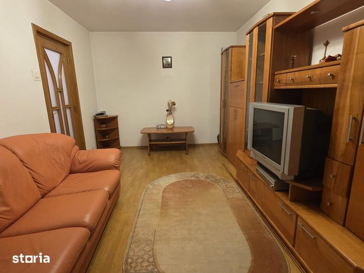 Apartament cu 3 camere decomandat în Drumul Taberei