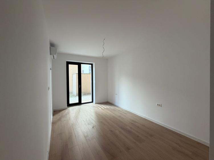 Apartament cu 3 camere decomandat în Theodor Pallady