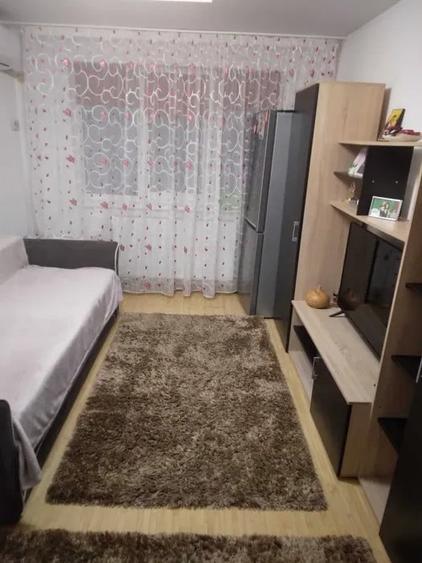 Apartament cu 2 camere semidecomandat, mobilat în Apollo