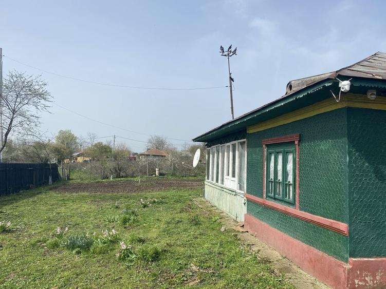 Casă cu 4 camere cu Teren 8500 Mp în Răsuceni