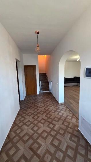 Duplex cu 4 camere cu Garaj în Podul de Fier