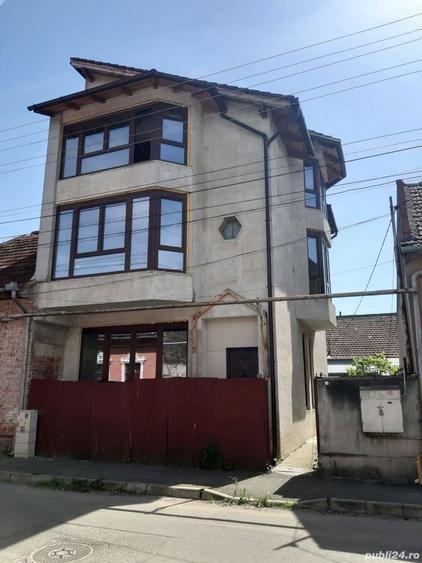 Casă cu 4 camere în Lugoj