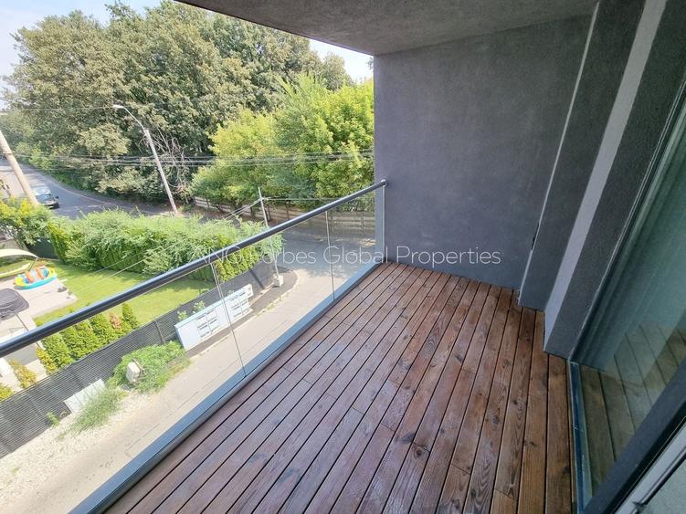 Penthouse cu 5 camere decomandat în Băneasa
