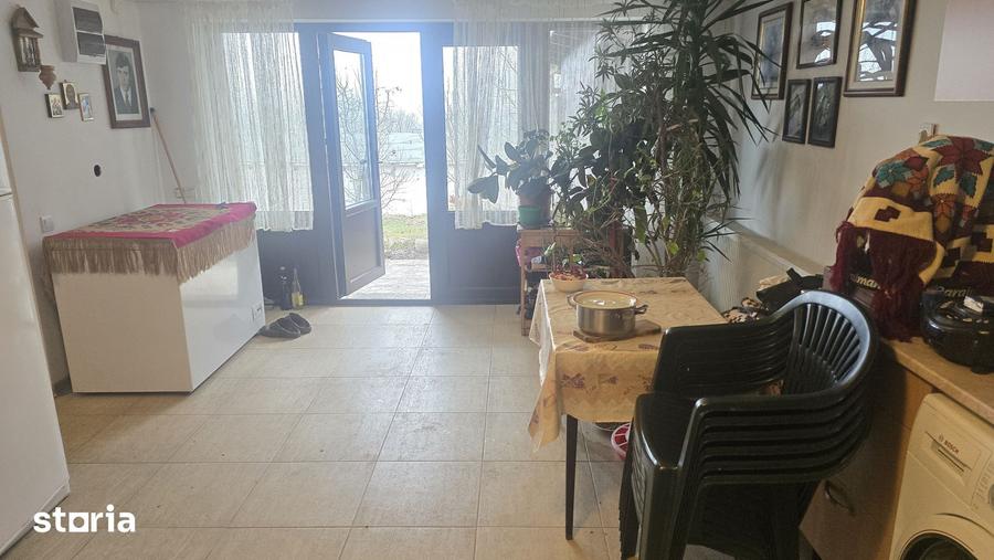 Casă cu 3 camere cu Teren 1020 Mp în Zăvoi