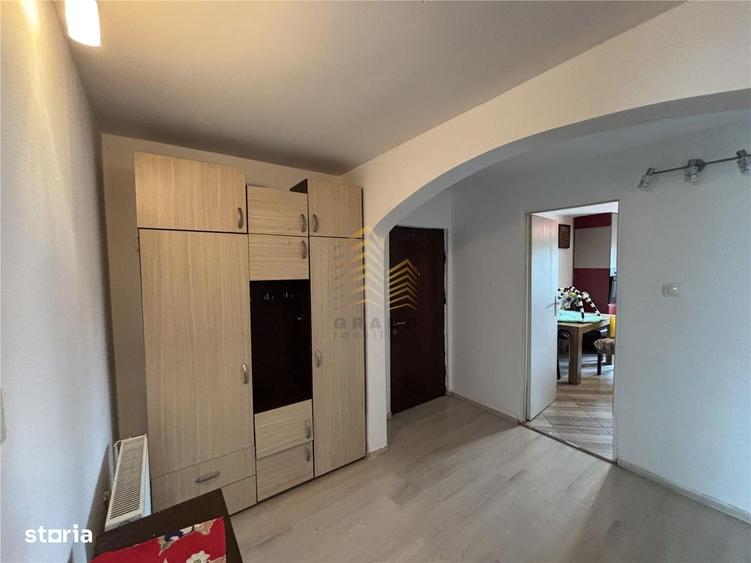 Apartament cu 3 camere decomandat în Ciupercenii Noi