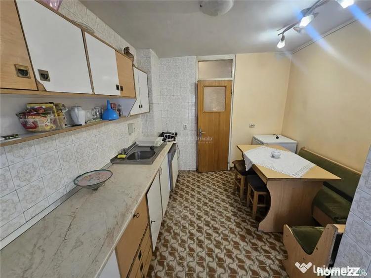 Apartament cu 4 camere decomandat în Central
