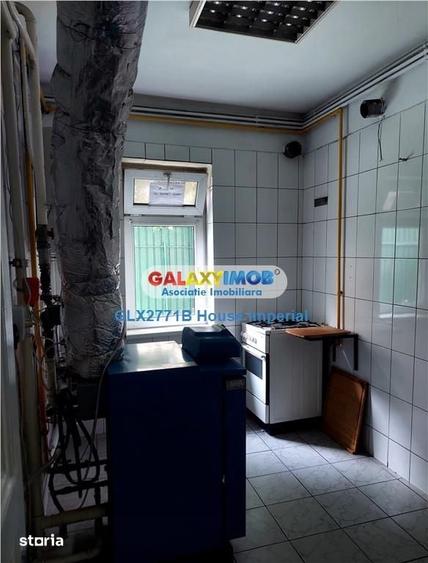 Casă cu 9 camere cu Teren 170 Mp în Vitan