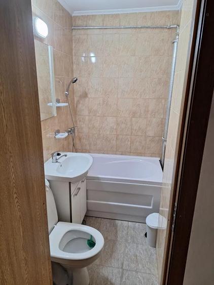 Garsonieră decomandată, mobilată în Podu Roș