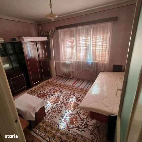 Apartament cu 3 camere decomandat în Micro 16