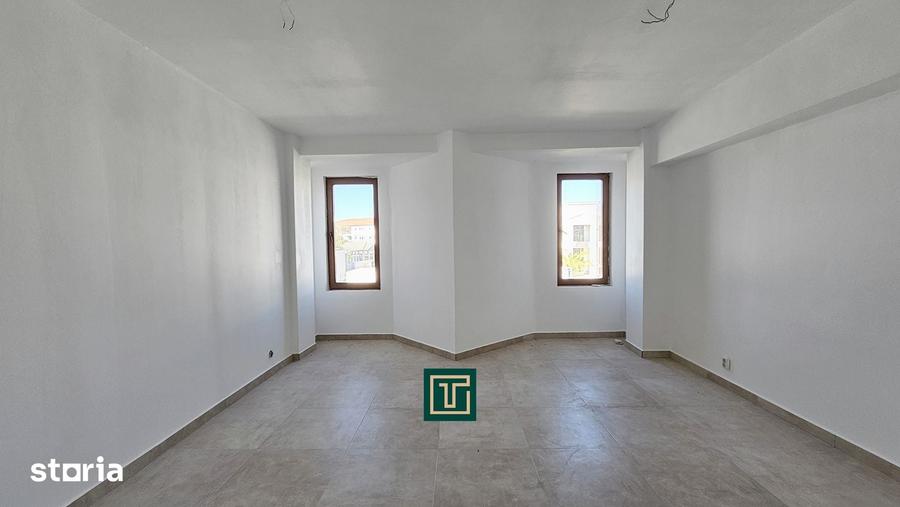 Spațiu comercial, de 2,704 mp, în Central