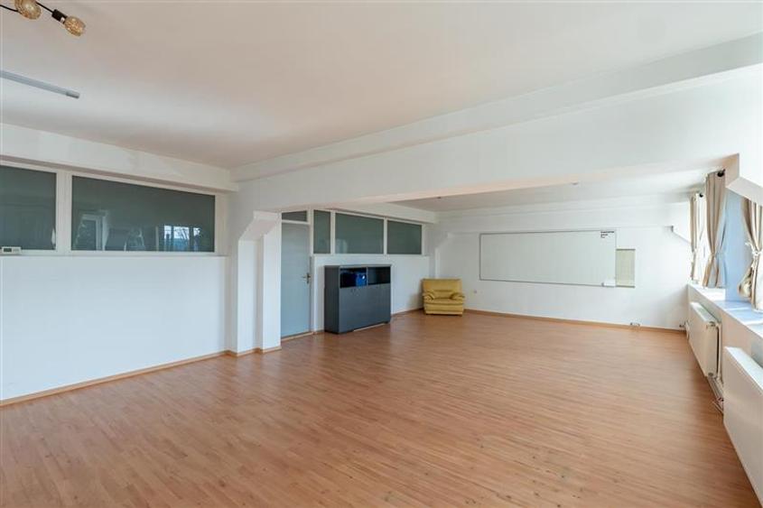 Spațiu comercial, de 319 mp, în Periferie
