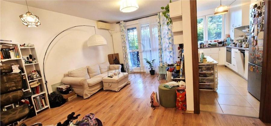 Apartament cu 3 camere decomandat, mobilat în Dumbrăvița
