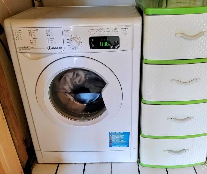 Apartament cu 3 camere semidecomandat în Micro 4