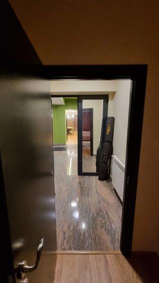Penthouse cu 5 camere decomandat, mobilat în Central