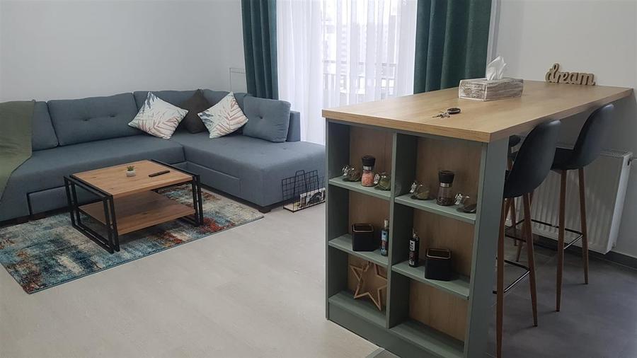 Apartament cu 2 camere decomandat, mobilat în Tractorul