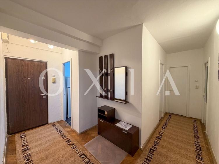 Apartament cu 3 camere decomandat, mobilat în Dacia