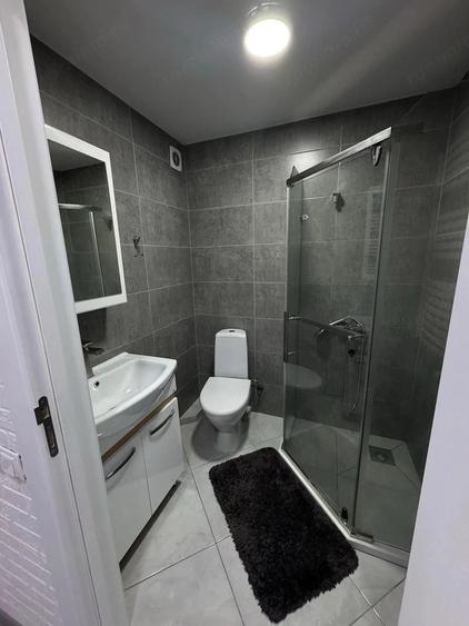 Garsonieră decomandată în Romană