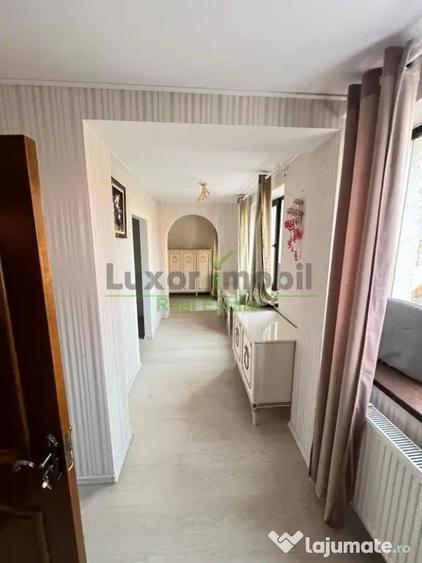 Casă cu 8 camere cu Teren 800 Mp în Bucium