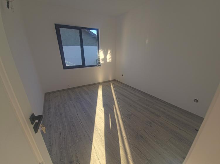 Casă cu 5 camere cu Teren 210 Mp în Valu lui Traian