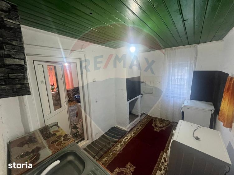 Casă cu 4 camere cu Teren 1324 Mp în Fulga
