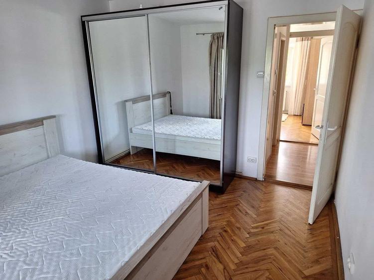 Apartament cu 3 camere decomandat în Turnișor