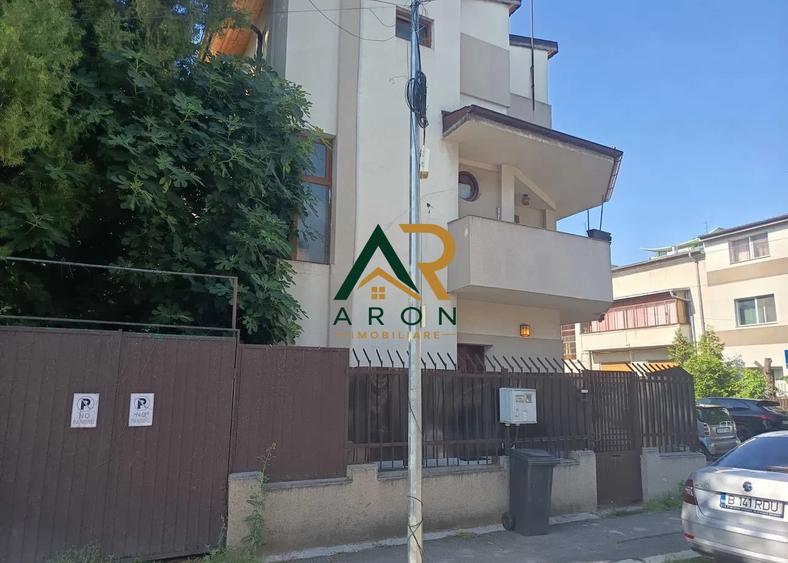 Casă individuală cu 6 camere cu Teren 150 Mp în Tineretului
