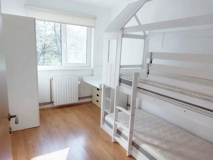 Apartament cu 3 camere semidecomandat, mobilat în Dacia