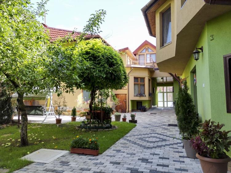 Casă individuală cu 10 camere cu Canalizare în Banu Mărăcine