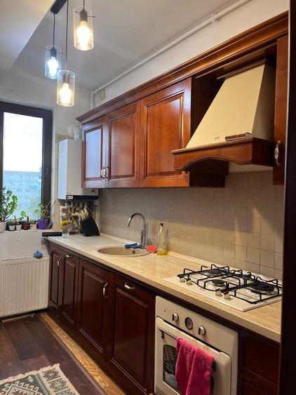 Apartament cu 3 camere decomandat în Grivița