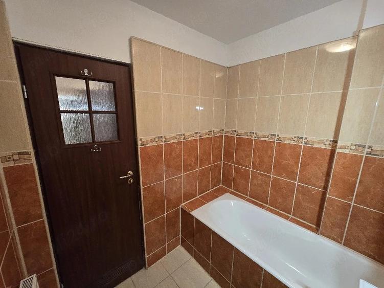 Apartament cu 3 camere decomandat în Sud