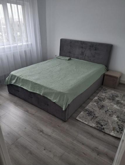 Apartament cu 3 camere decomandat în Crâng